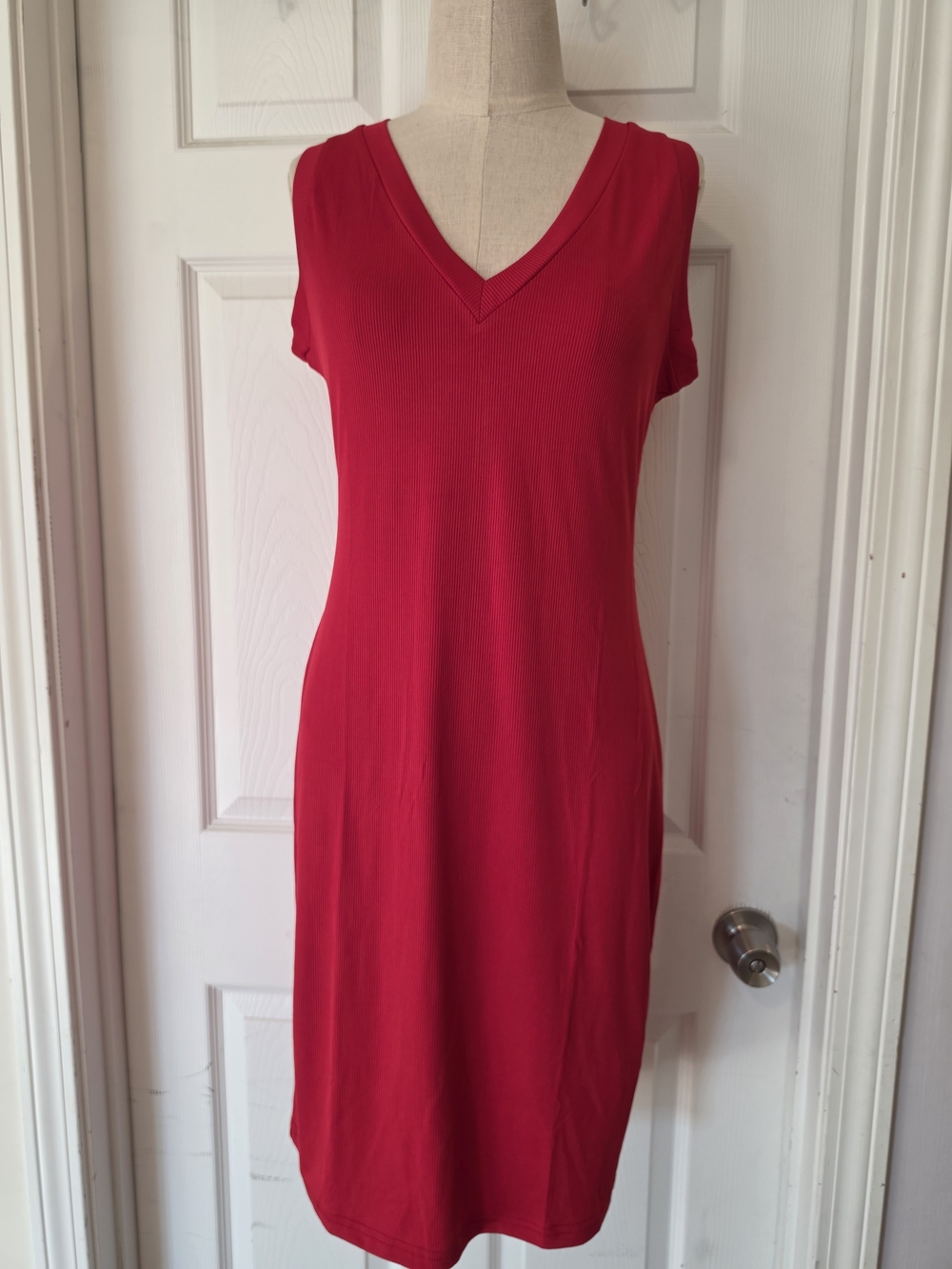 V-Neck Red Sleeveless Shift Dress Size Large